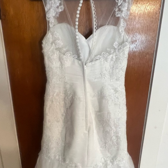 David’s Bridal - Picture 2 of 6